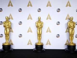 Geklungel tijdens uitreikingen is niet nieuw