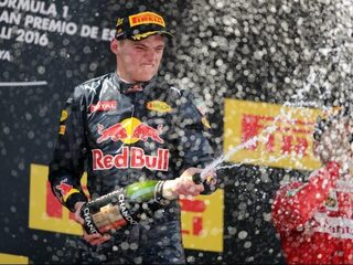 Max Verstappen op jacht naar Ferrari's in Spa