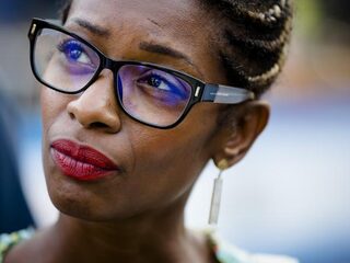 Sylvana Simons weg bij Denk en begint nieuwe partij