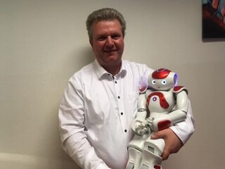 Robot Eddy geeft wel les, maar geen liefde en zorg