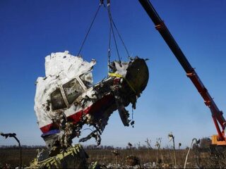 Koenders ontbiedt Russische ambassadeur om MH17