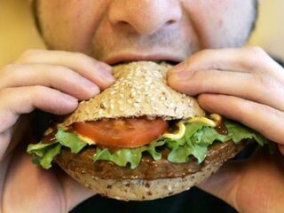 ‘Hamburgers en ijs gezonder dan je denkt’