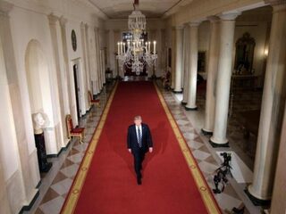 Personeel Donald Trump klapt uit de school