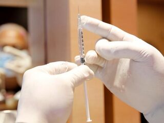 Botox en fillers op je achttiende? Jongeren maken elkaar gek