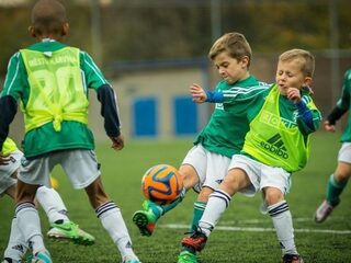 Houdt sport jongeren op het rechte pad? Grote studie vindt geen effect