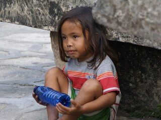 Steeds meer 'wezen' met ouders door weeshuistoerisme