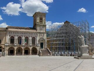 Een jaar na aardbevingen: Italië nog steeds in puin