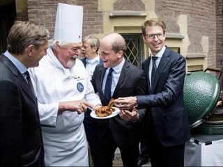 Mediaforum: ‘Politici verdienen ook vakantie’