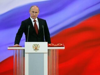 Poetin Interviews: 'pretentieloos portret van het niveau nihil'