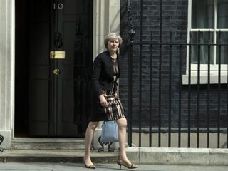 Media benaderen vrouwelijke politici met: ‘Is ze mans genoeg?’