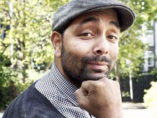 Postmen-gitarist na herseninfarct weer op het podium, maar niet als gitarist