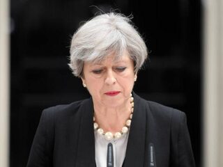 Premier May: ziekmakende laffe aanslag op kinderen