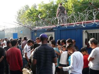 Hoe Hongarije er alles aan doet om vluchtelingen te weren