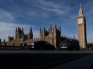Wie is de mysterieuze Batman die mensen helpt in Londen? 'Dit is zijn grootste vijand'