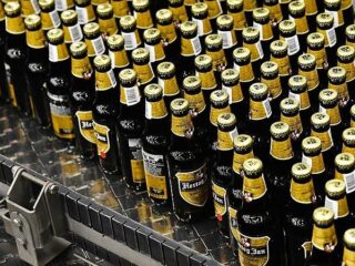 Waarom je bierflesje misschien al door tien anderen gebruikt is