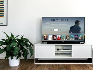 Online kijkcijfers bekend: 'Vrouwen verliezen vaker de strijd om de afstandsbediening'