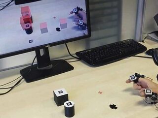 Kleine apparaatjes om vingers laten je virtuele objecten voelen