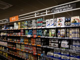 Waarom is alcoholvrije wijn en bier even duur of duurder dan alcoholhoudende drank?