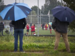 Ruime toename aantal incidenten bij amateurvoetbal: 'Jongeren zijn afspiegeling van hun ouders'