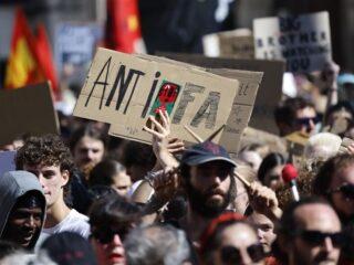 Waarom heeft politiek het zo druk met Antifa? 'Iedereen die enigszins links is op één grote hoop gooien'