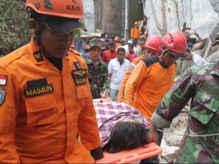 Reddingswerkers in Indonesië blijven zoeken naar overlevenden