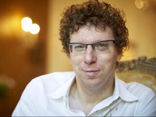 Vandaag op NPO Radio 1: Arnon Grunberg, Paul de Leeuw en eredivisie