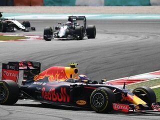Verstappen tweede in Maleisië, Ricciardo wint