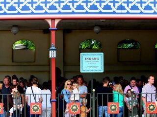 Roken in de wachtrij bij pretparken verboden