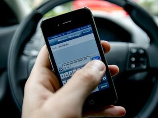 Automobilisten 10 procent van de tijd afgeleid, truckers vaker