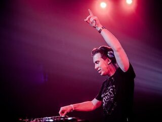 Hoe een kroeggesprek leidt tot het twee jaar volgen van dj Hardwell