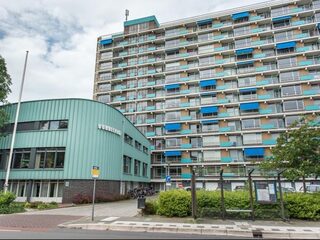 Vondelflat-directeur Lugies sleept hoogbejaarde bewoners voor de rechter