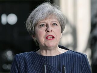 Britse premier May kondigt vervroegde verkiezingen af