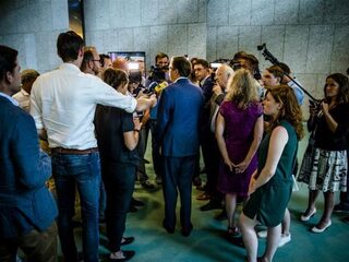 'Blijf van onze irritante journalisten af'