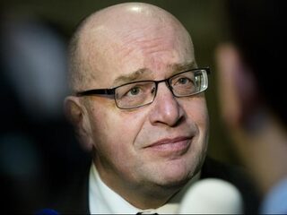 Fred Teeven overweegt juridische stappen tegen onderzoeker Henri Beunders