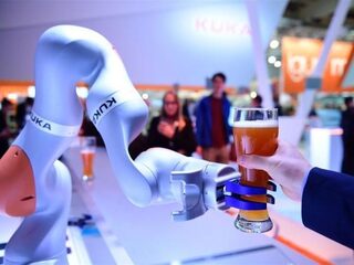 Zingende pakketbezorger straks baan van toekomst