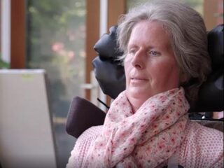 Verlamde Nederlandse patiënt communiceert met nieuw breinimplantaat