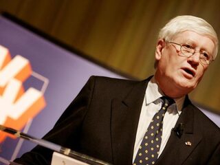 VVD-erelid Wiegel: ‘Rutte moet ontslag aanvragen voor PvdA-ministers’