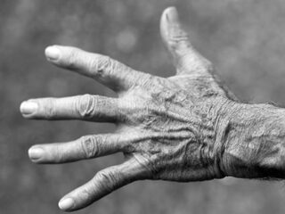 Mens heeft ingebouwde maximale leeftijd