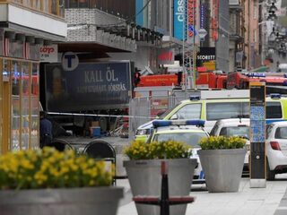 Doden bij aanslag met truck in centrum Stockholm