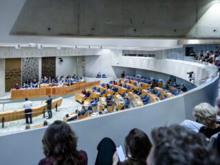 Tijd om Eerste en Tweede Kamer samen te voegen? 'Twee vliegen in één klap'