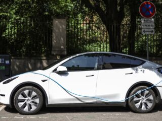 Zichtbare 'trendbreuk' in beleid elektrische auto's: 'Moeten we niet willen'