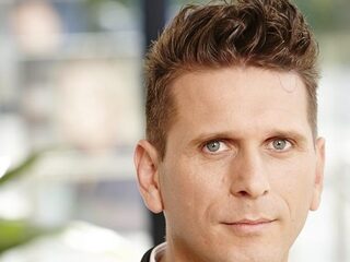 Nabestaanden van aanslagen klagen Twitter aan