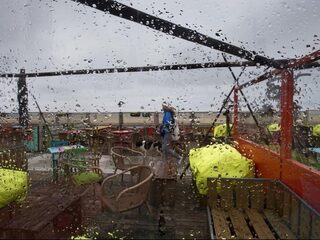 Strandpaviljoens vaker hele jaar open: 'Windkracht elf kunnen we doorstaan'