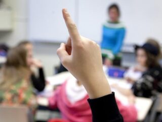 Leraren basisschool: werkdruk te hoog door administratieve rompslomp