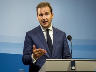 Asscher: 'Discriminatie zwangere vrouwen volkomen onacceptabel'