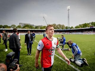 Titelstrijd weer open: Feyenoord verliest, Ajax houdt hoop