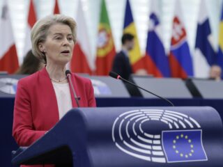 Trump wil 'Europa uit elkaar spelen' met handelsoorlog: 'Moeten verenigd als één blok terugslaan'