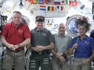 Hoe voeren astronauten reparaties uit in de ruimte?