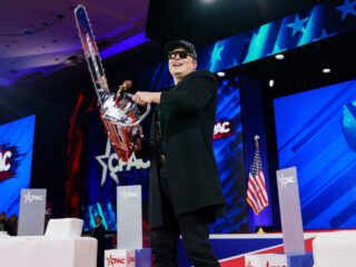 4 dingen die jij zelf kan doen om de bezuinigingen op USAID te compenseren