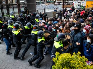 ME'er Rick kreeg ammonia over zich heen tijdens protest: 'Meteen besef dat het foute boel is'